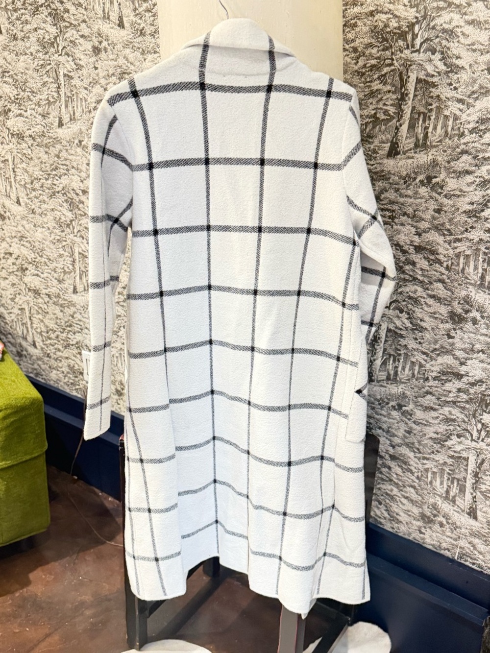 Cliche’ White & Black Plaid Longline Coat with Pockets Size M Below Knee - Picture 4 of 7